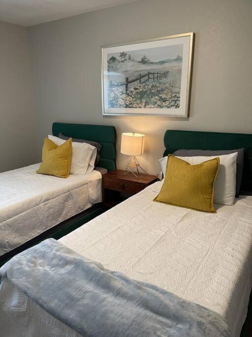The Mary Lou - 2 Bedroom Apt In Quilt Town, Usa Hamilton Esterno foto